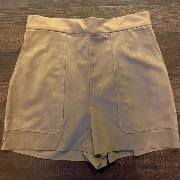 Aritzia Wilfred Bossier Faux Suede Shorts - Picture 3 of 7